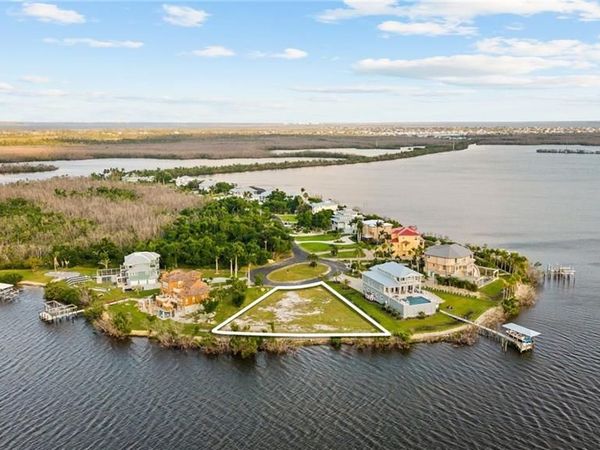 4941 Galt Island AVE, ST. JAMES CITY, FL 33956