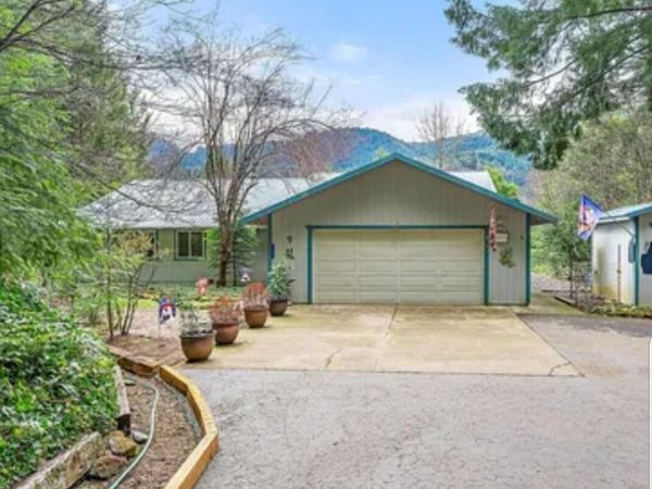 1863 Mill Creek Drive, Prospect, OR 97536