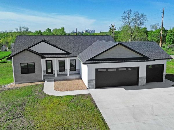 101 Pine Ridge Road, New Hartford, IA 50660