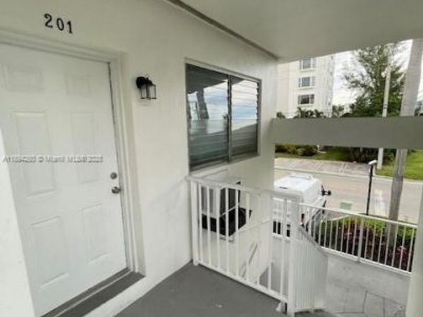 9300 E Bay Harbor Dr, Unit 201, Bay Harbor Islands, FL 33154