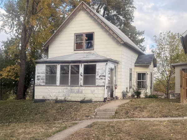 634 S 7TH ST, Burlington, IA 52601