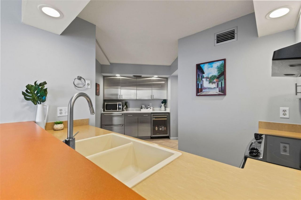 1111 N Gulfstream Avenue, Unit 6B, Sarasota, FL 34236 Photo