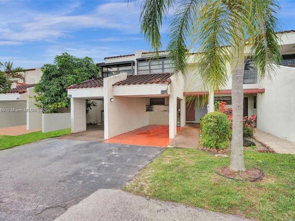 6483 Racquet Club Dr, Unit 22, Lauderhill, FL 33319