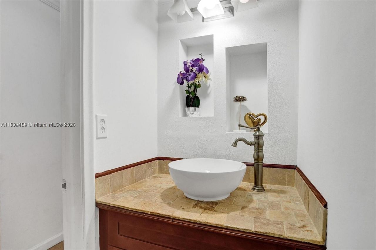 6483 Racquet Club Dr, Unit 22, Lauderhill, FL 33319 Photo