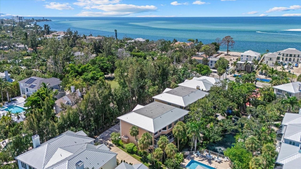 3942 Hamilton Club Circle, Unit 13, Sarasota, FL 34242 Photo