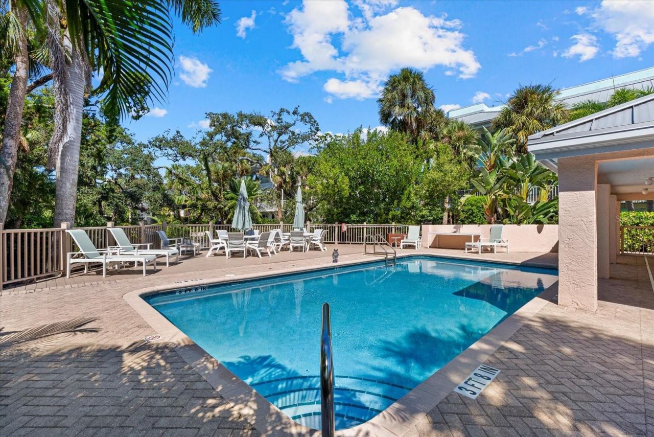 3942 Hamilton Club Circle, Unit 13, Sarasota, FL 34242 Photo