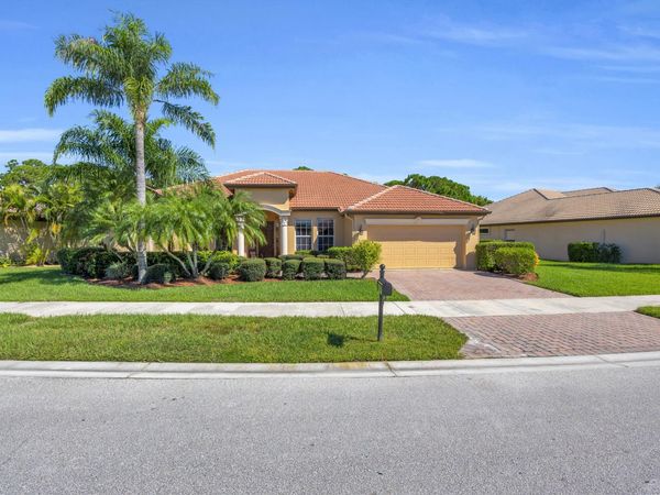870 SW Grand Reserves Boulevard, Port Saint Lucie, FL 34986