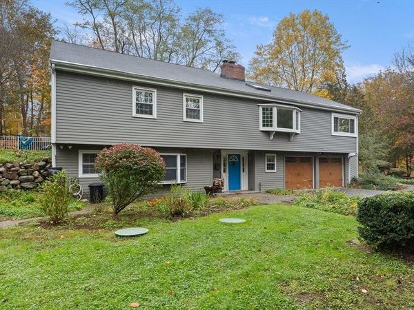 17 Topsfield Rd, Wenham, MA 01984