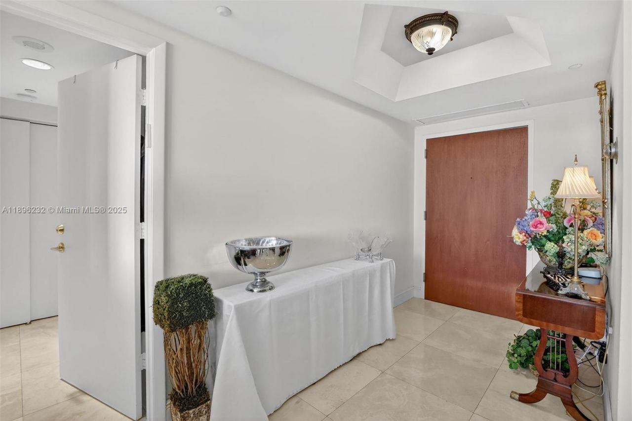 7000 Island Blvd, Unit 903, Aventura, FL 33160 Photo