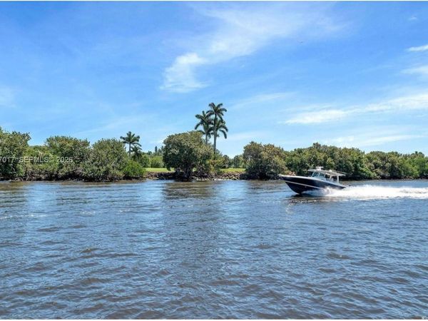 35 Colonial Club Dr, Unit 203, Boynton Beach, FL 33435