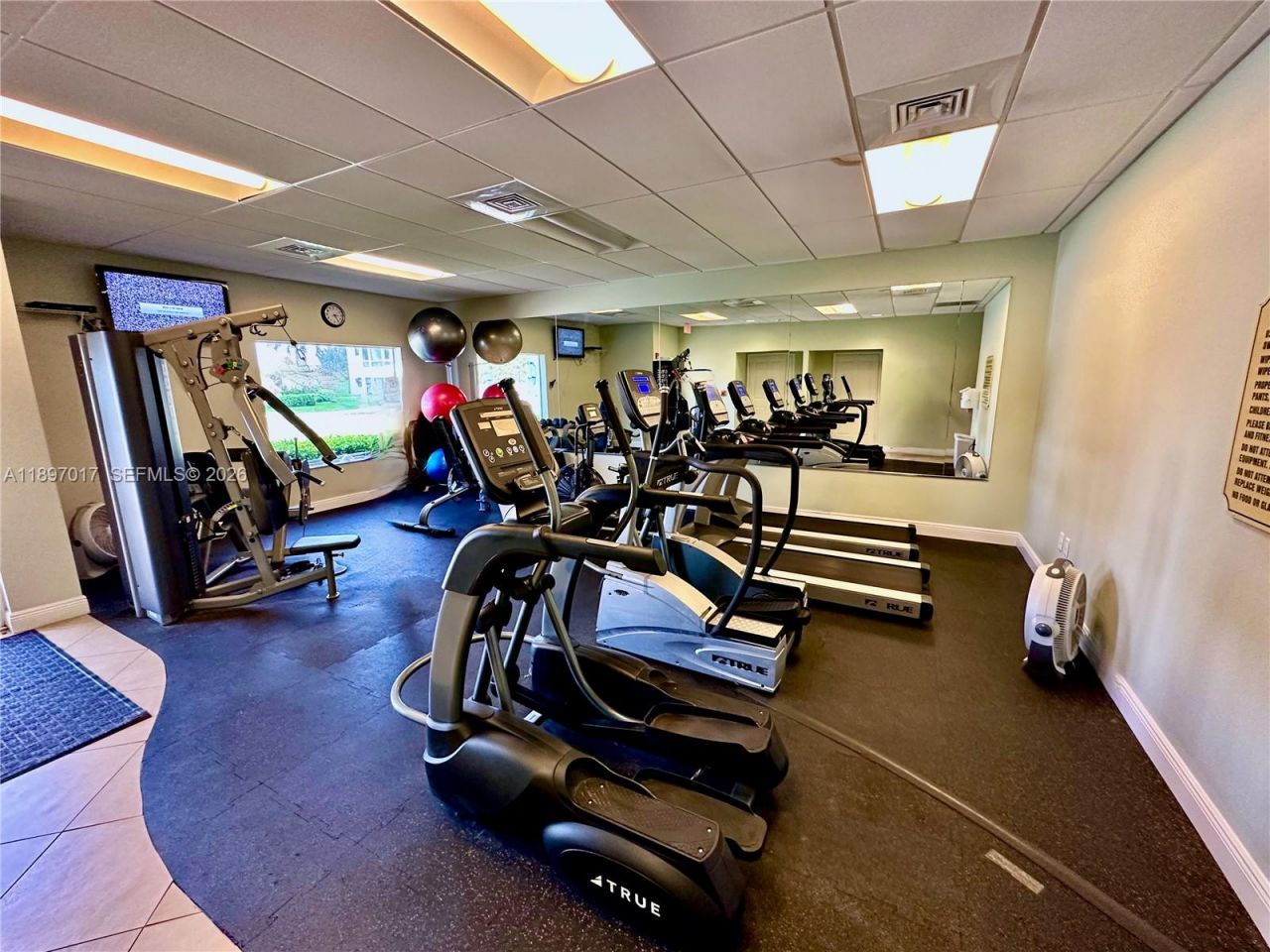 35 Colonial Club Dr, Unit 203, Boynton Beach, FL 33435 Photo