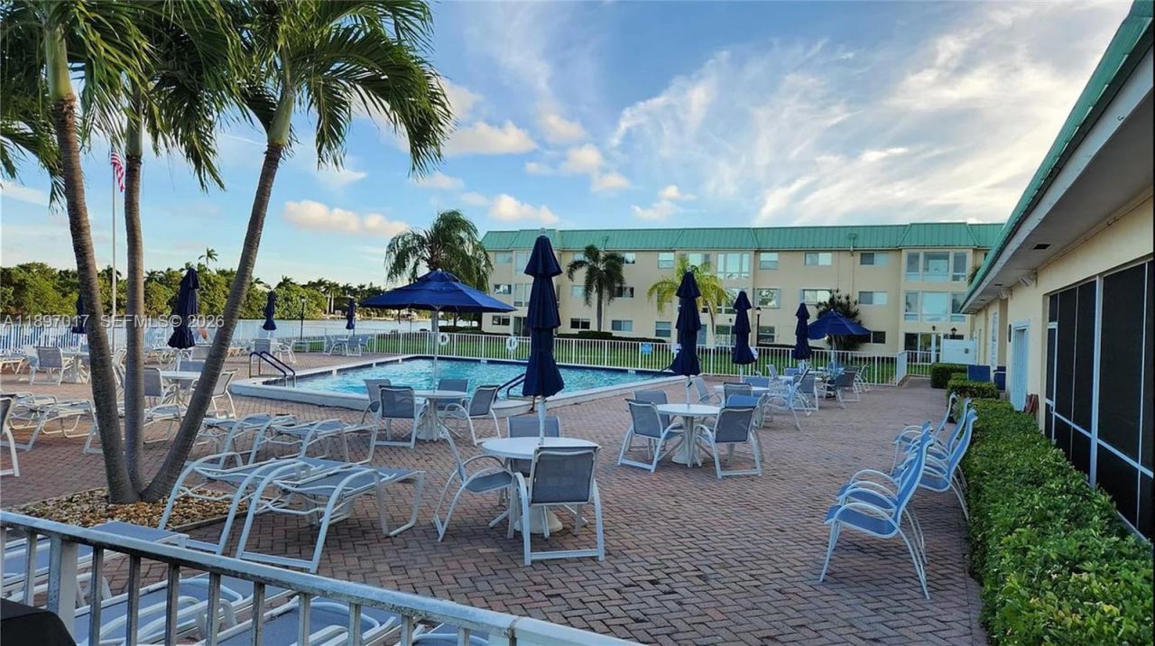 35 Colonial Club Dr, Unit 203, Boynton Beach, FL 33435 Photo