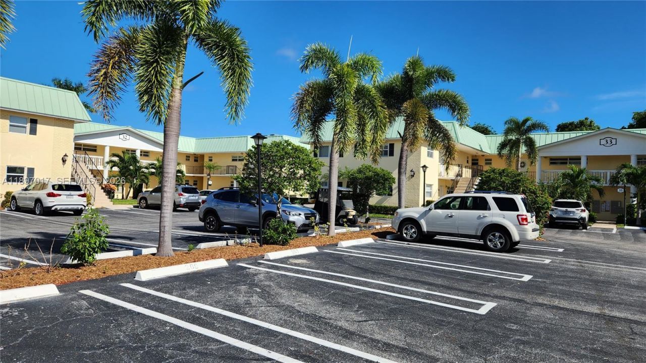 35 Colonial Club Dr, Unit 203, Boynton Beach, FL 33435 Photo
