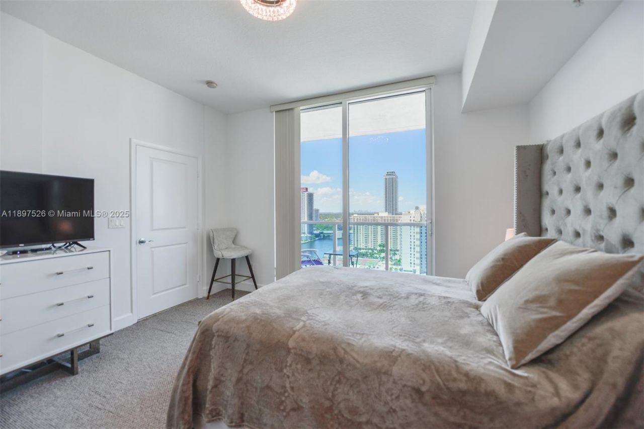 1945 S Ocean Dr, Unit 1909, Hallandale Beach, FL 33009 Photo