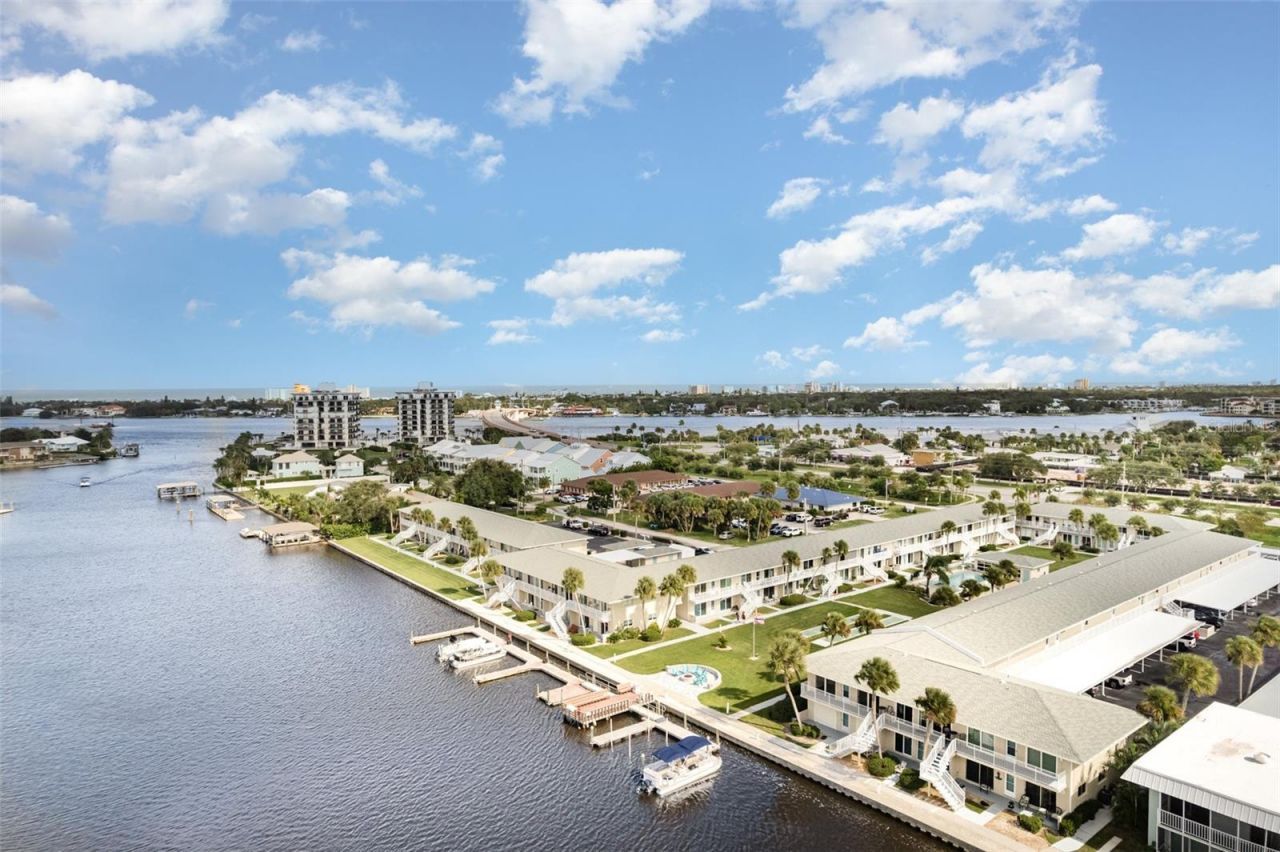 335 N Causeway, Unit D22, New Smyrna Beach, FL 32169 Photo