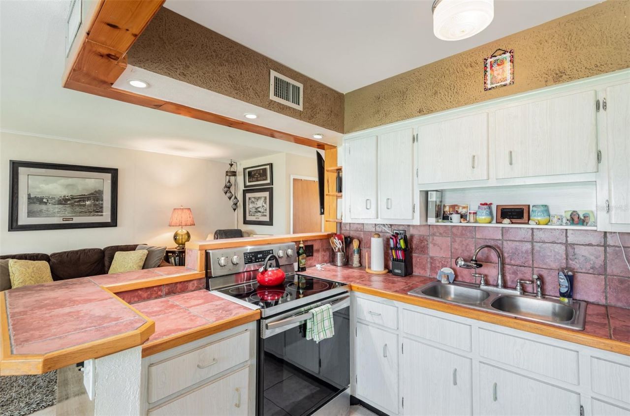 335 N Causeway, Unit D22, New Smyrna Beach, FL 32169 Photo