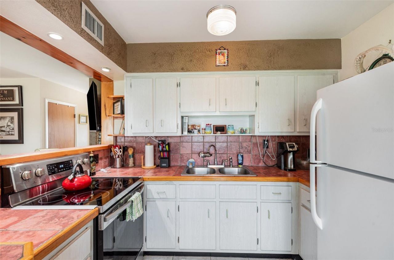 335 N Causeway, Unit D22, New Smyrna Beach, FL 32169 Photo