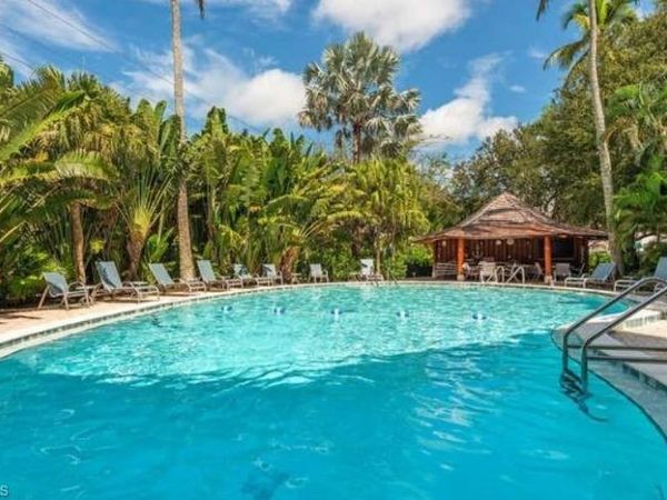 1300 Gulf Shore BLVD N, Unit 304, NAPLES, FL 34102