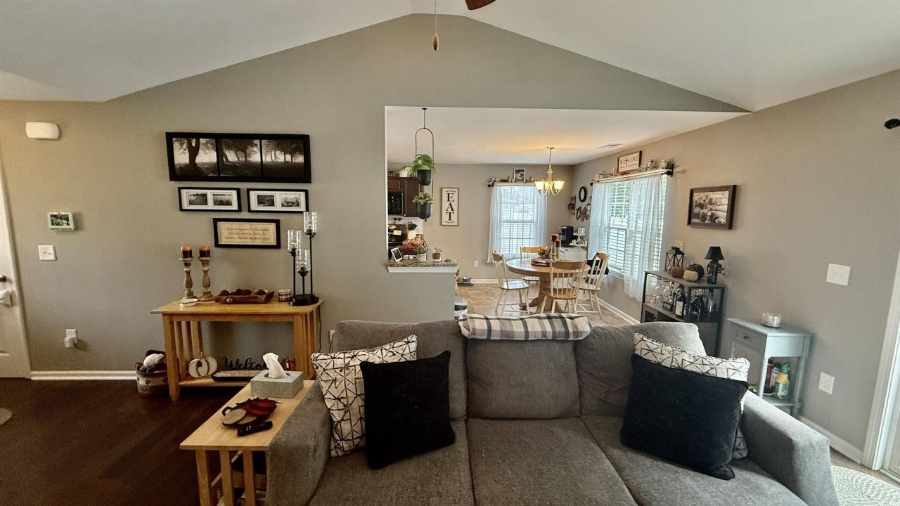 1879 Ackerrose Dr. Photo 4