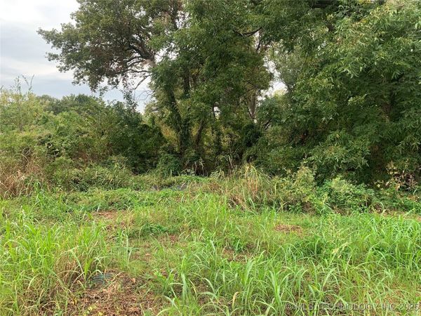 204 E Osage Avenue, Nowata, OK 74048