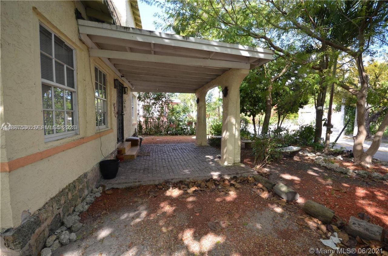 6322 NE 5th Ave, Miami, FL 33138 Photo