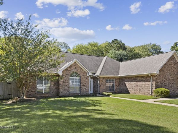323 Woodlands Drive, Brandon, MS 39047