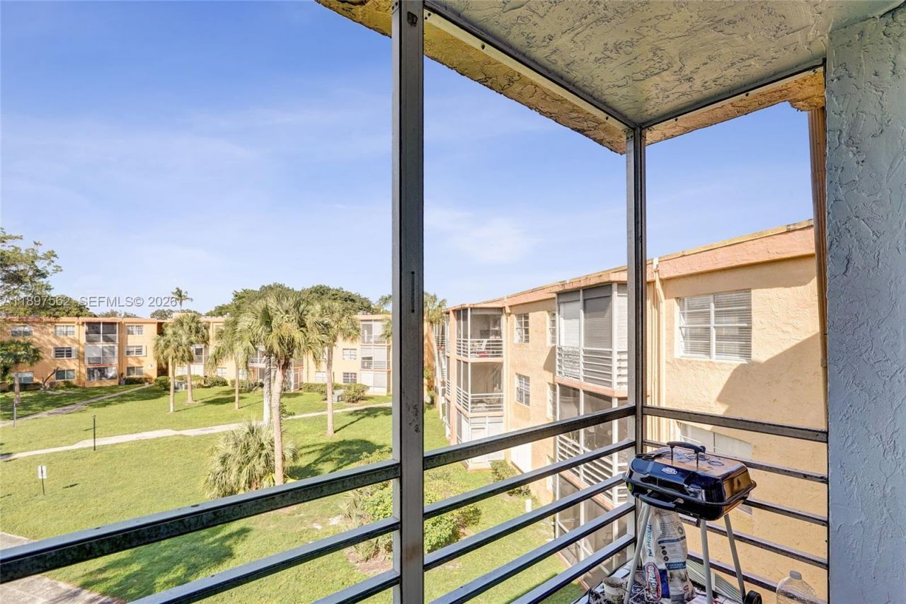 4314 NW 9th Ave, Unit 3-3D, Deerfield Beach, FL 33064 Photo