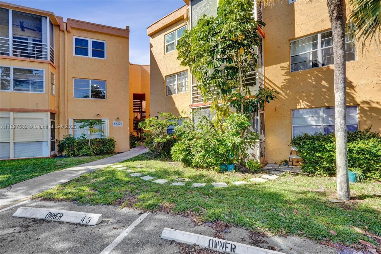 4314 NW 9th Ave, Unit 3-3D, Deerfield Beach, FL 33064 Photo