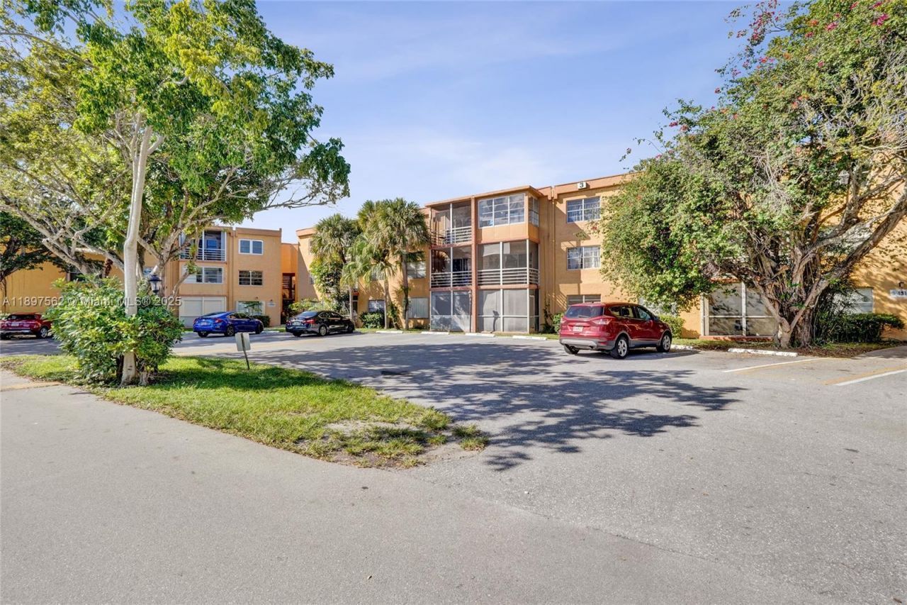 4314 NW 9th Ave, Unit 3-3D, Deerfield Beach, FL 33064 Photo
