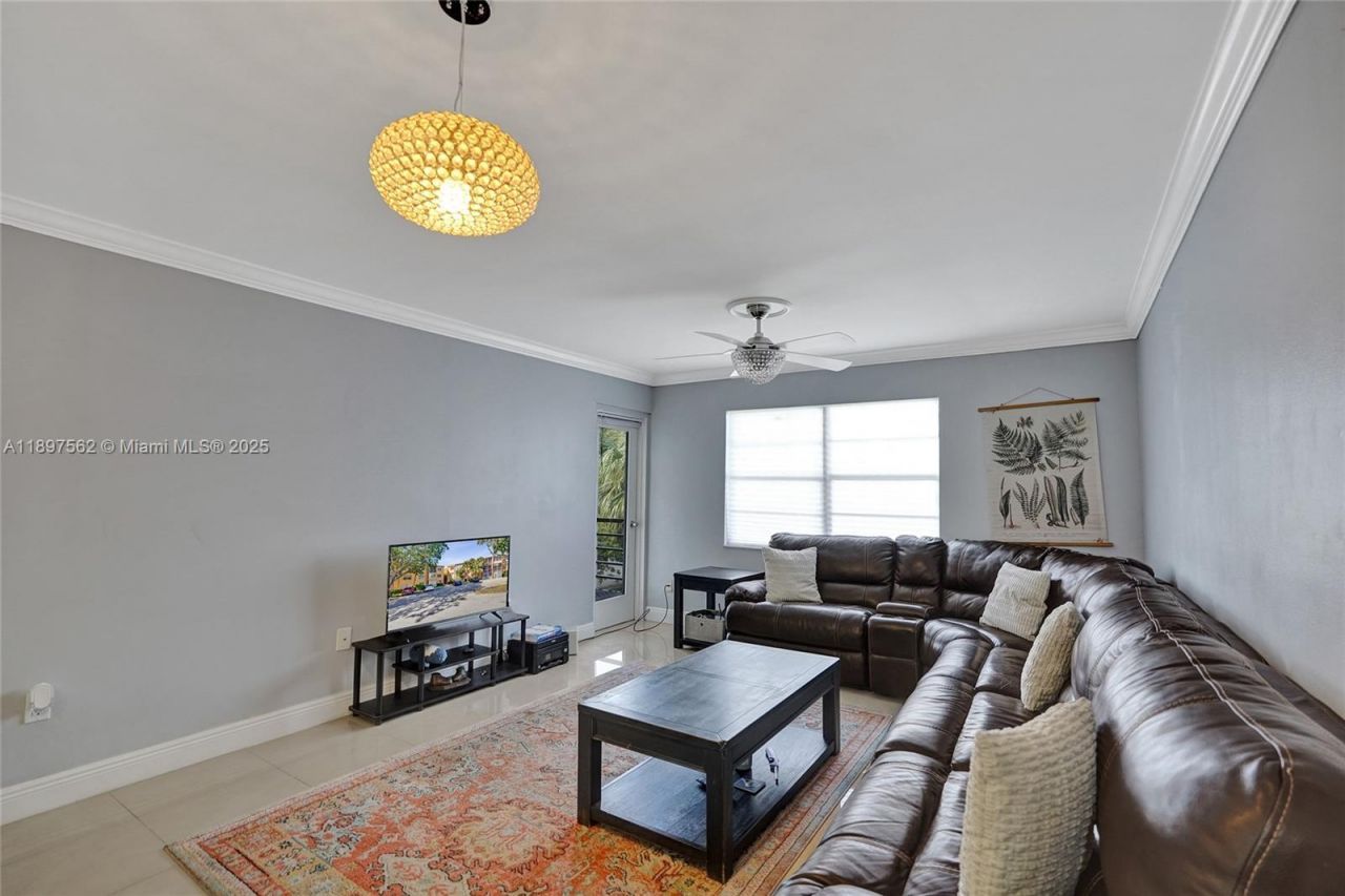 4314 NW 9th Ave, Unit 3-3D, Deerfield Beach, FL 33064 Photo