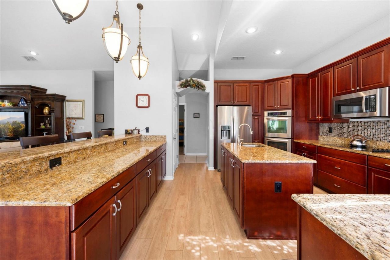 11200 Woodland Waters Boulevard, Weeki Wachee, FL 34613 Photo