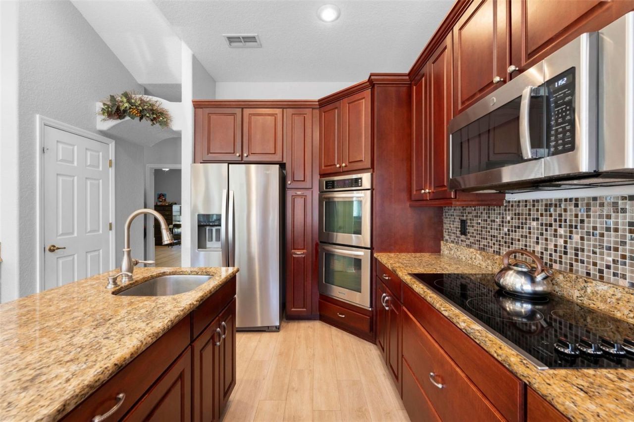 11200 Woodland Waters Boulevard, Weeki Wachee, FL 34613 Photo