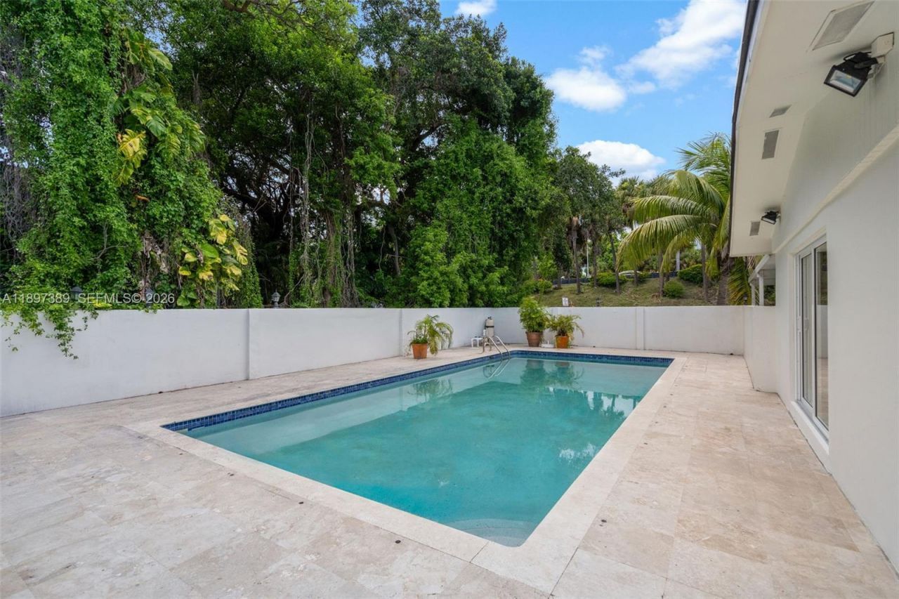 50 SW 26th Rd, Miami, FL 33129 Photo