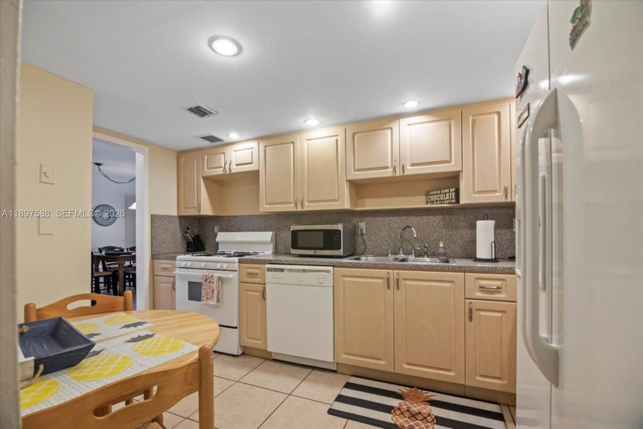 3140 S Ocean Dr, Unit 207, Hallandale Beach, FL 33009 Photo