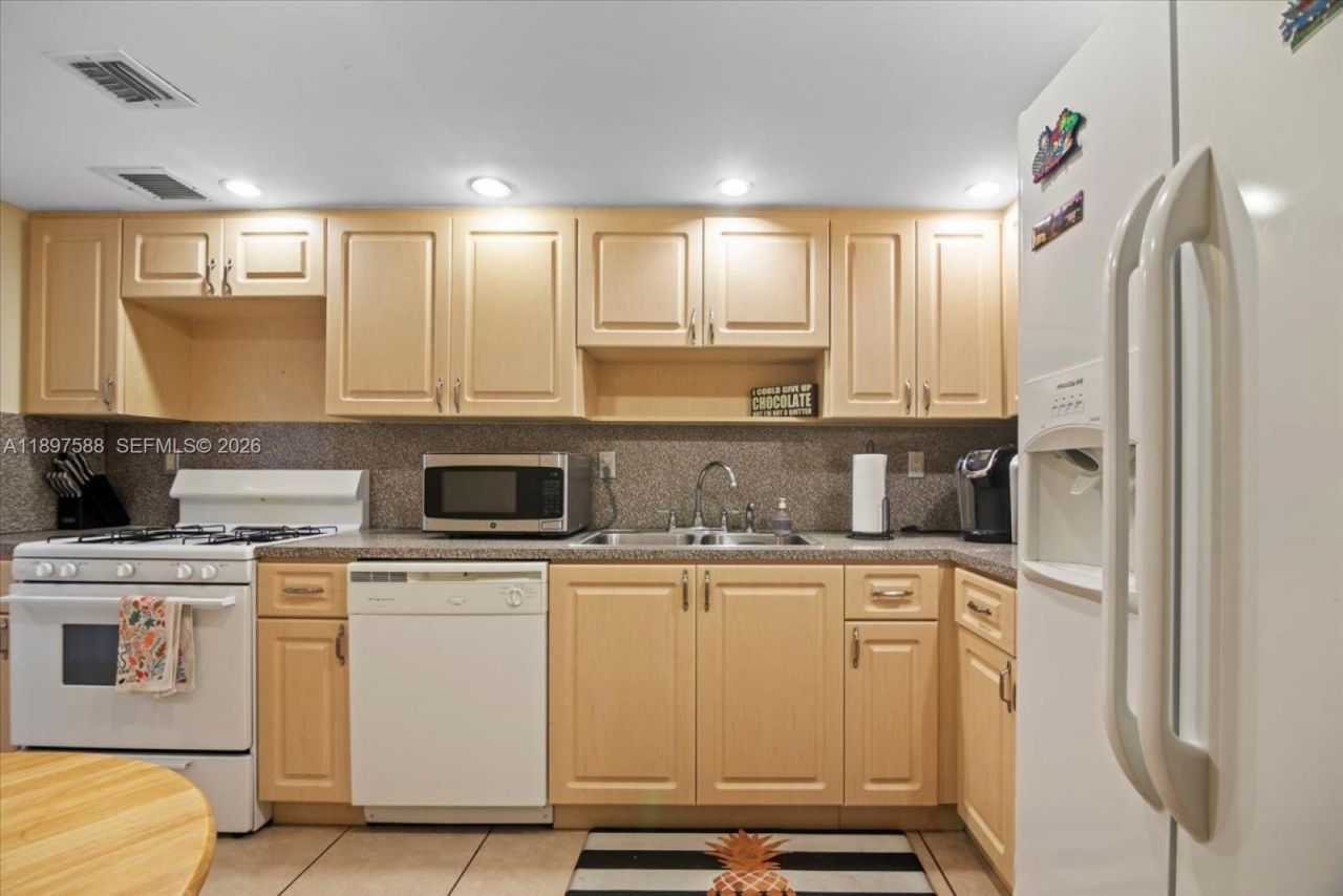 3140 S Ocean Dr, Unit 207, Hallandale Beach, FL 33009 Photo