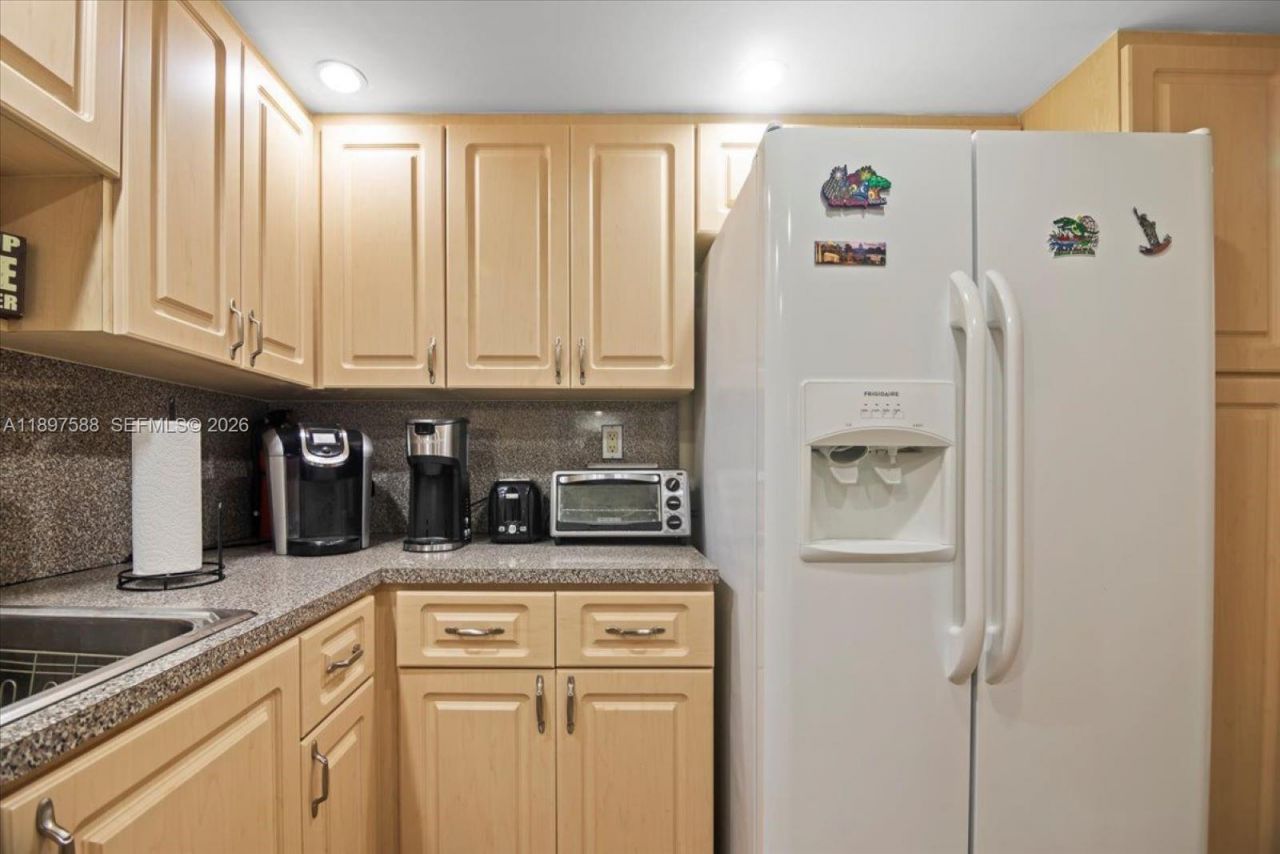 3140 S Ocean Dr, Unit 207, Hallandale Beach, FL 33009 Photo