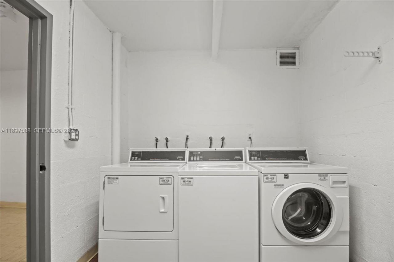 3140 S Ocean Dr, Unit 207, Hallandale Beach, FL 33009 Photo