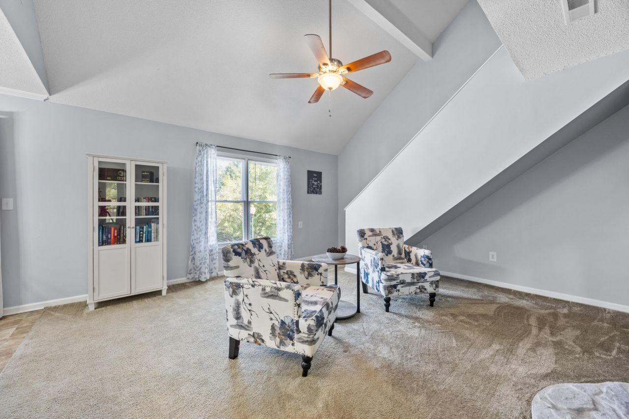 405 Sunnyside Way Photo 12