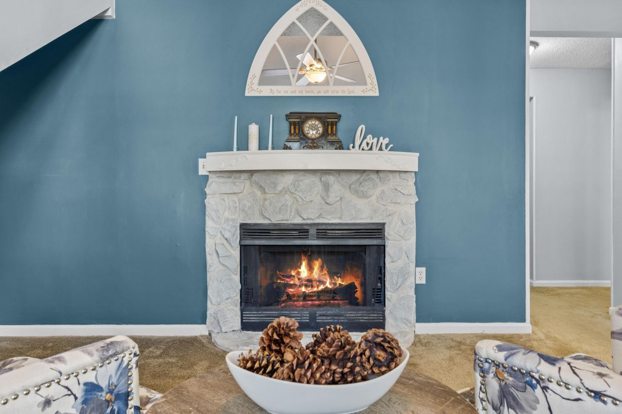 405 Sunnyside Way Photo 14