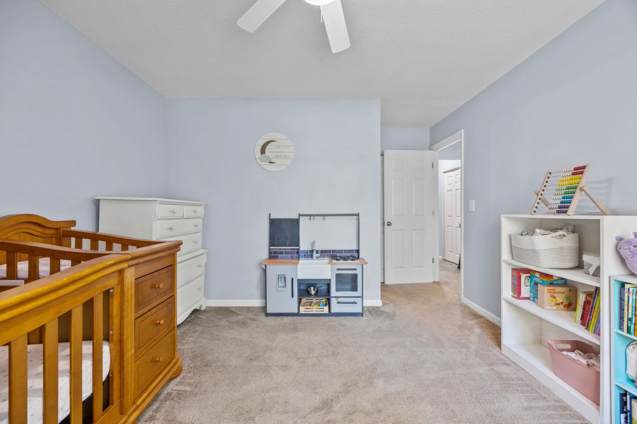 405 Sunnyside Way Photo 17