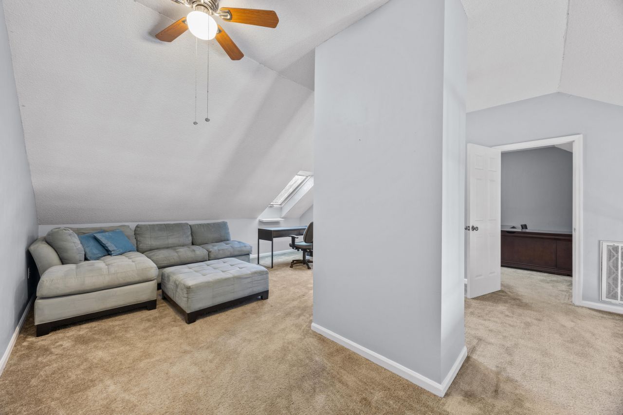 405 Sunnyside Way Photo 27