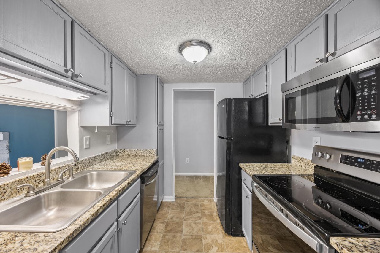 405 Sunnyside Way Photo 6