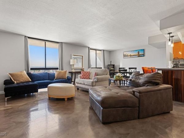 3930 University Center Drive, Unit 902, Las Vegas, NV 89119