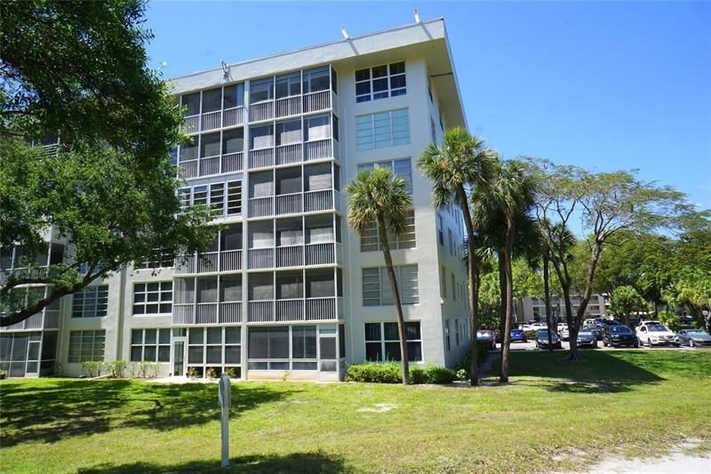 2600 S Course Drive, Unit 410, Pompano Beach, FL 33069 Photo