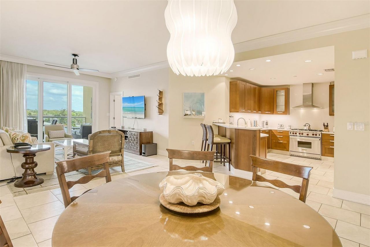915 Seaside Drive, Unit 606, Weeks, Sarasota, FL 34242 Photo
