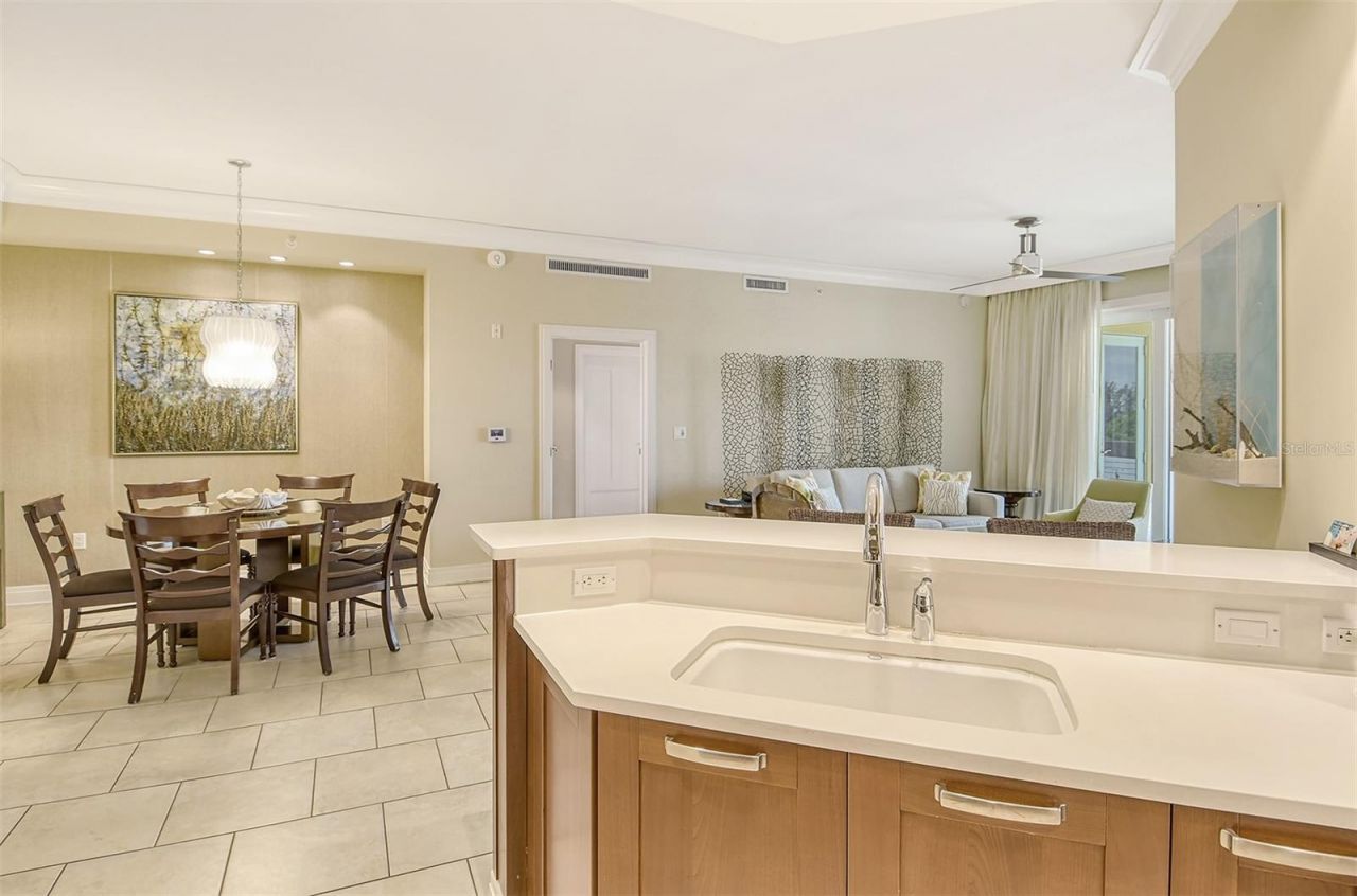 915 Seaside Drive, Unit 607, Weeks, Sarasota, FL 34242 Photo