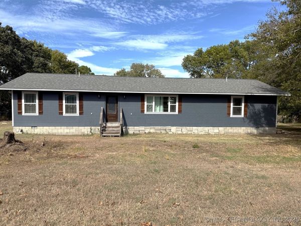 304 Hickory Drive, Henryetta, OK 74437