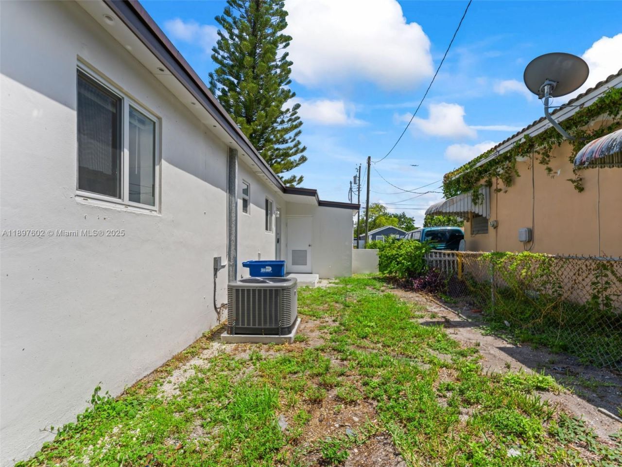 3231 NW 48th Ter, Miami, FL 33142 Photo