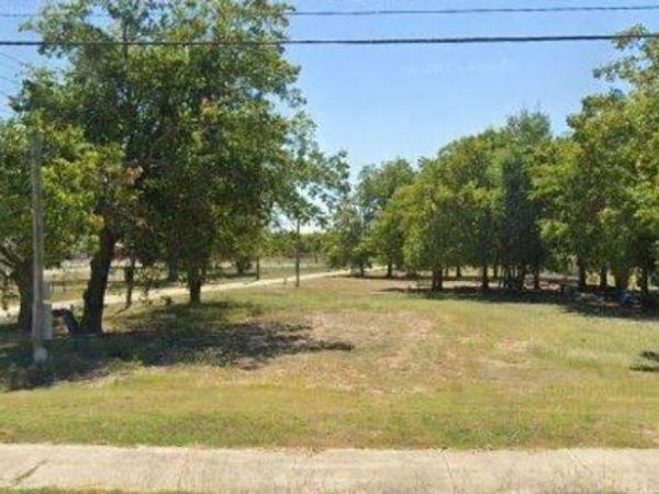90 Mager LN, Hutto, TX 78634