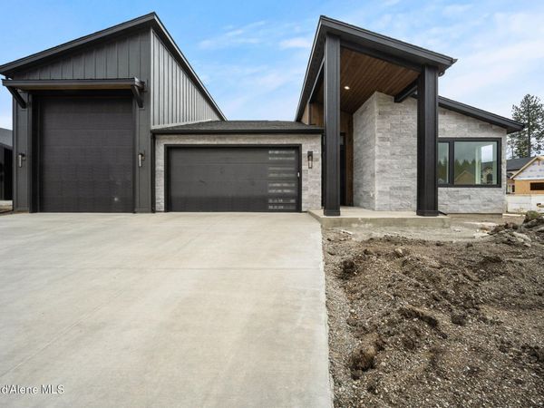 952 E STEEPLE CHASE RD, Hayden, ID 83835